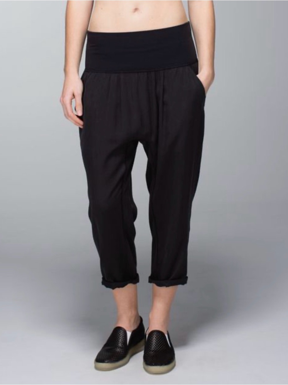 Lululemon Post Power Crop Black Pants Drop Crotch Joggers Trousers Sz 8